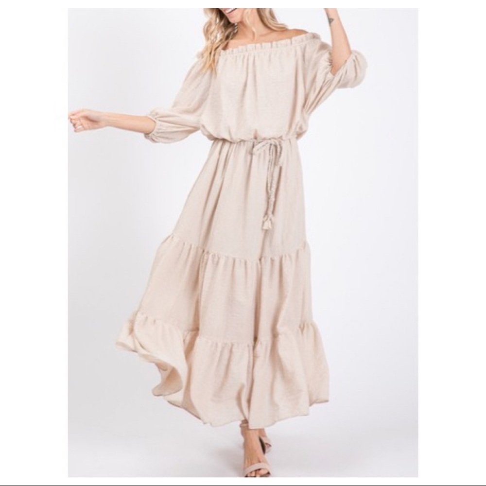 ✨LAST ONE✨woven elastic shoulder tiered dress - Picture 2 of 8